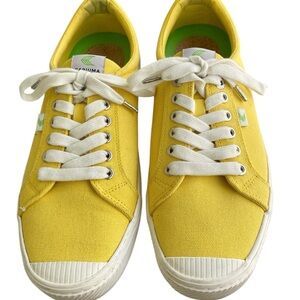 Cariuma lemon yellow Sneakers with white laces